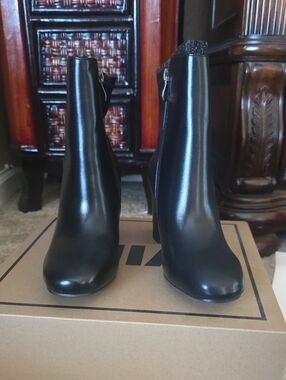 MIA Black Smooth Faux-Leather Ankle Booties with Side Zip